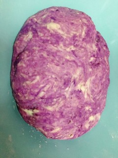  紫薯皮香菇包 第2步