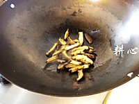  香菇丝炒鸡腿肉 第8步