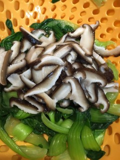  香菇油菜 第2步