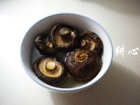  香菇丝炒鸡腿肉 第4步