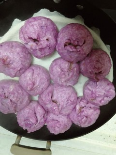  紫薯皮香菇包 第7步