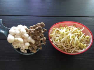  蟹味菇炒芽菜 第1步