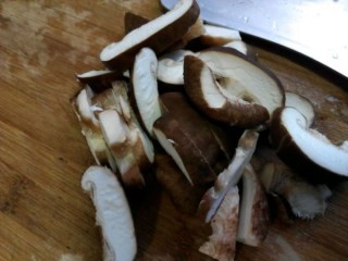  【新手必备】蘑菇炒油菜 第1步