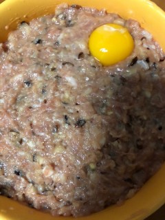  春日香菇肉饼 第5步