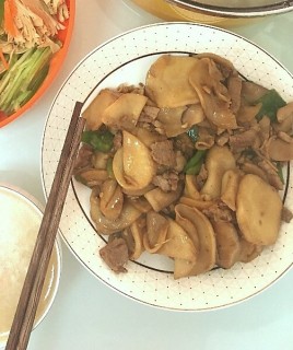  肉炒杏鲍菇 第1步