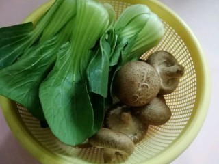  香菇油菜 第1步