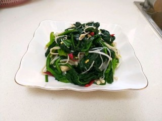  凉拌金针菇菠菜 第1步