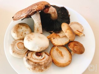  【一锅食|One-pan Meal】蘑菇白腰豆牛排 第1步