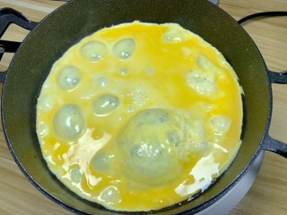  青椒炒香菇鸡蛋 第3步