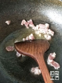  香菇豆腐小白菜汤 第1步
