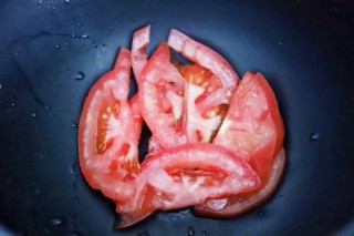  番茄烩金针菇，低脂好味零厨艺不失败 第2步