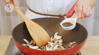  香菇肉丝-迷迭香 第6步