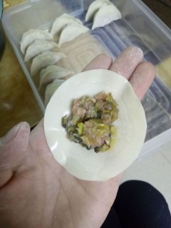  香菇白菜猪肉饺子 第2步
