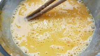  茶树菇青椒炒蛋 第2步