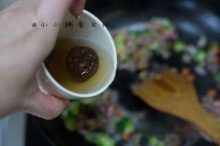  12个月以上辅食 牛肉香菇蛋炒饭 第7步