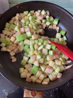  简单清淡下饭菜～西葫杏鲍菇鸡丁 第7步