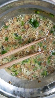  茶树菇青椒炒蛋 第3步