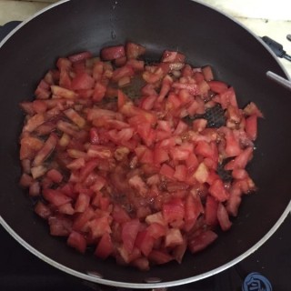  番茄金菇牛肉卷 第5步