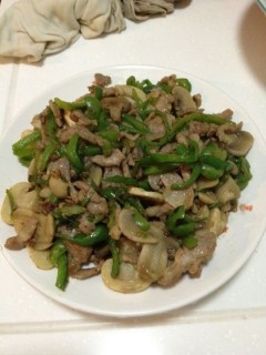  青椒蘑菇炒肉丝 第5步