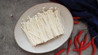  桌饭年夜菜 | 剁椒金针菇，唤醒你的味蕾和胃口 第2步