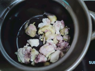  鲜美营养好喝的香菇炖鸡汤㊙清香不油腻 第4步