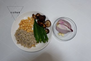  鹰嘴豆香菇烩荞麦饭 第1步