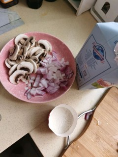  营养健康的奶油蘑菇汤 第1步