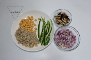  鹰嘴豆香菇烩荞麦饭 第3步