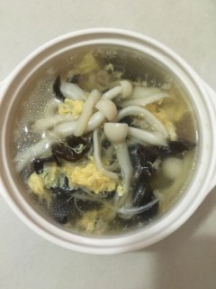  白玉菇黑木耳鸡蛋汤 第5步