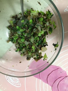  香菇油菜虾仁饺子 第3步