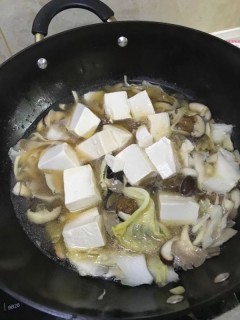  菌菇豆腐煲 第9步