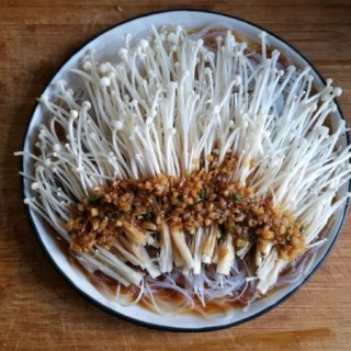  蒜蓉粉丝蒸金针菇——快手下饭就靠它 第12步