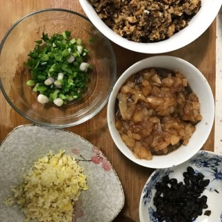  香菇鸡肉酱 第2步