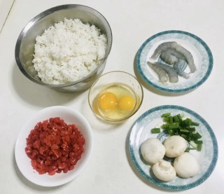  牛肉虾仁磨菇炒饭～舌尖上的美食（牛肉炒饭） 第4步