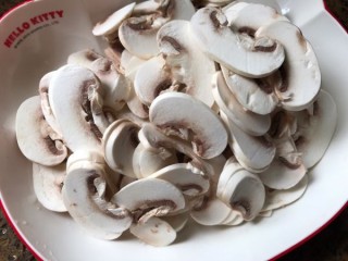  蘑菇汤-西餐经典菜式 第2步