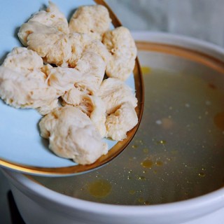  这道汤鲜味美的鸡汤，只因加了它#猴头菇炖鸡汤｝ 第7步