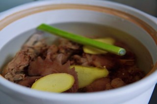  这道汤鲜味美的鸡汤，只因加了它#猴头菇炖鸡汤｝ 第3步