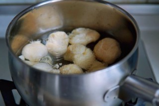  这道汤鲜味美的鸡汤，只因加了它#猴头菇炖鸡汤｝ 第5步