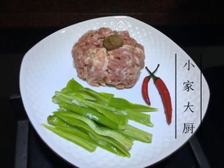  杏鲍菇炒肉末 第2步