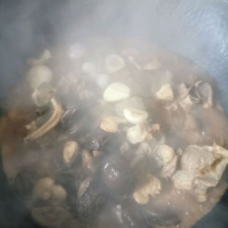  香菇腐竹牛羊肉煲 第8步