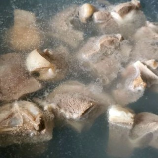 香菇腐竹牛羊肉煲 第1步
