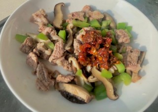  香菇牛肉三色藜麦减脂炒饭 第3步