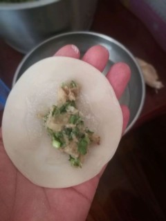 香菇韭菜饺子 第4步