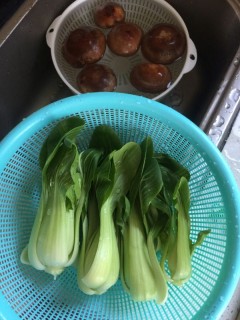  蚝油香菇青菜 第2步