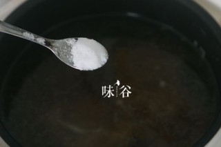  棒骨菌菇汤 第6步