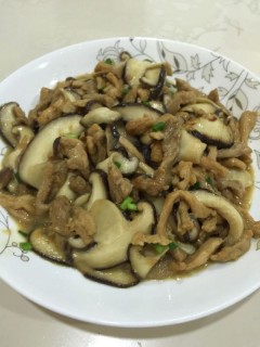  香菇炒肉丝 第1步