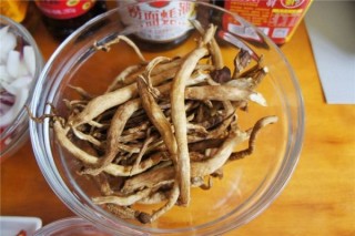  干锅茶树菇--如何获得极致口感 第3步