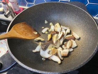  香菇油麦菜（低脂又健康的快手菜） 第6步