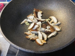  香菇油麦菜（低脂又健康的快手菜） 第5步