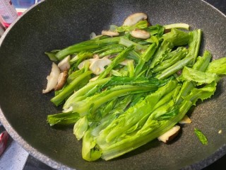  香菇油麦菜（低脂又健康的快手菜） 第7步